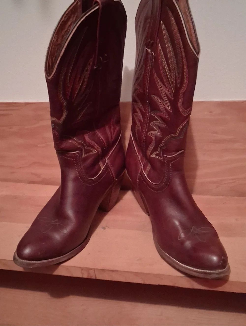 Frye Burgundy Leather Western Heeled Boots - Picture 6 of 7